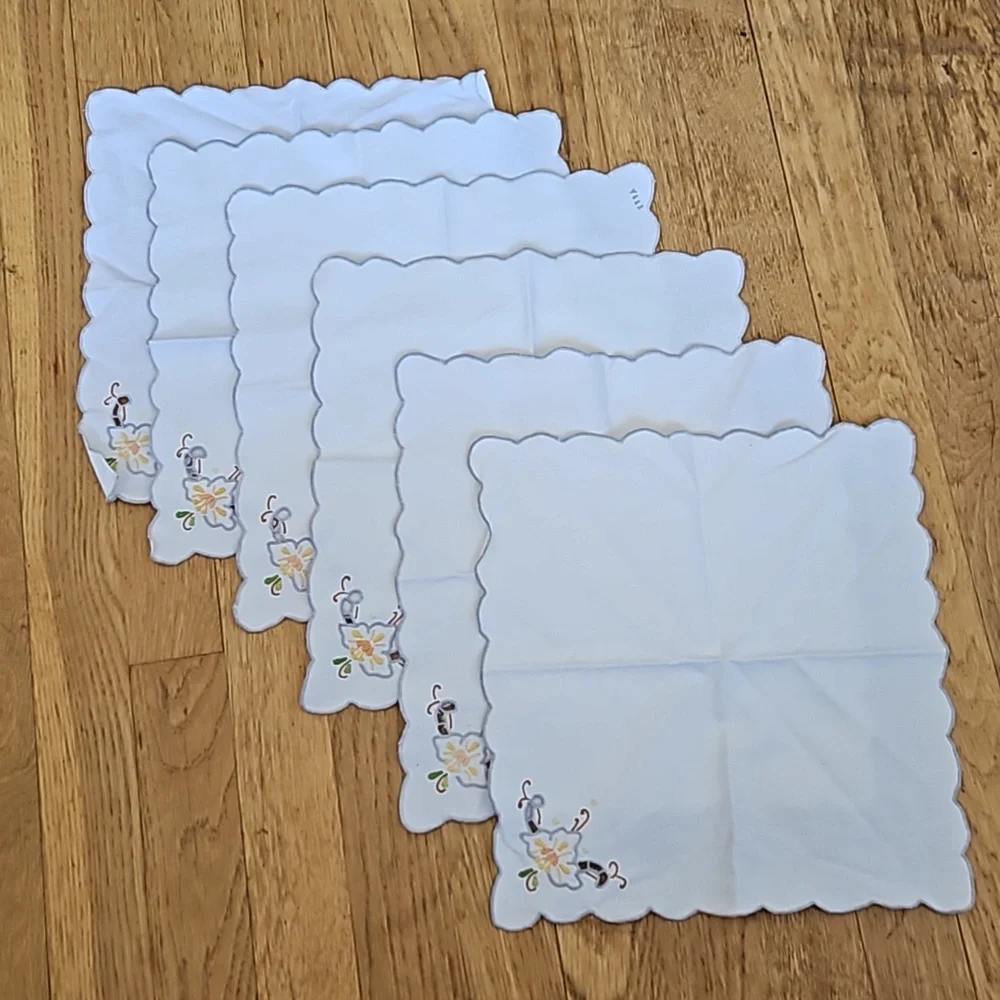 Set of 6 Vintage embroidered napkins